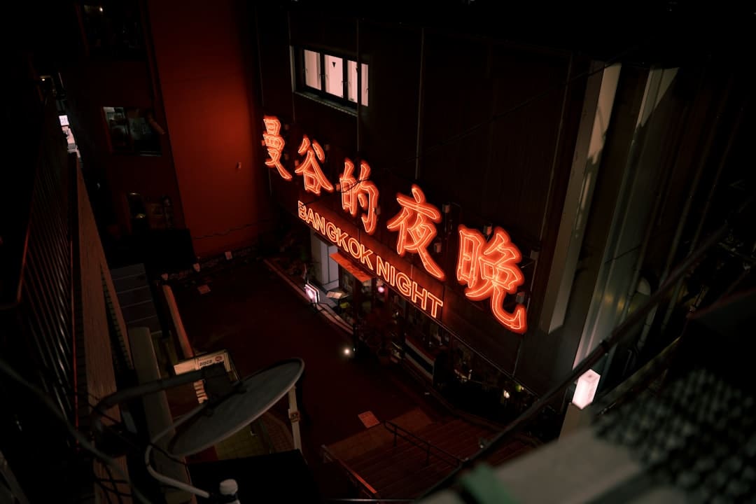 网络挑虾线什么梗